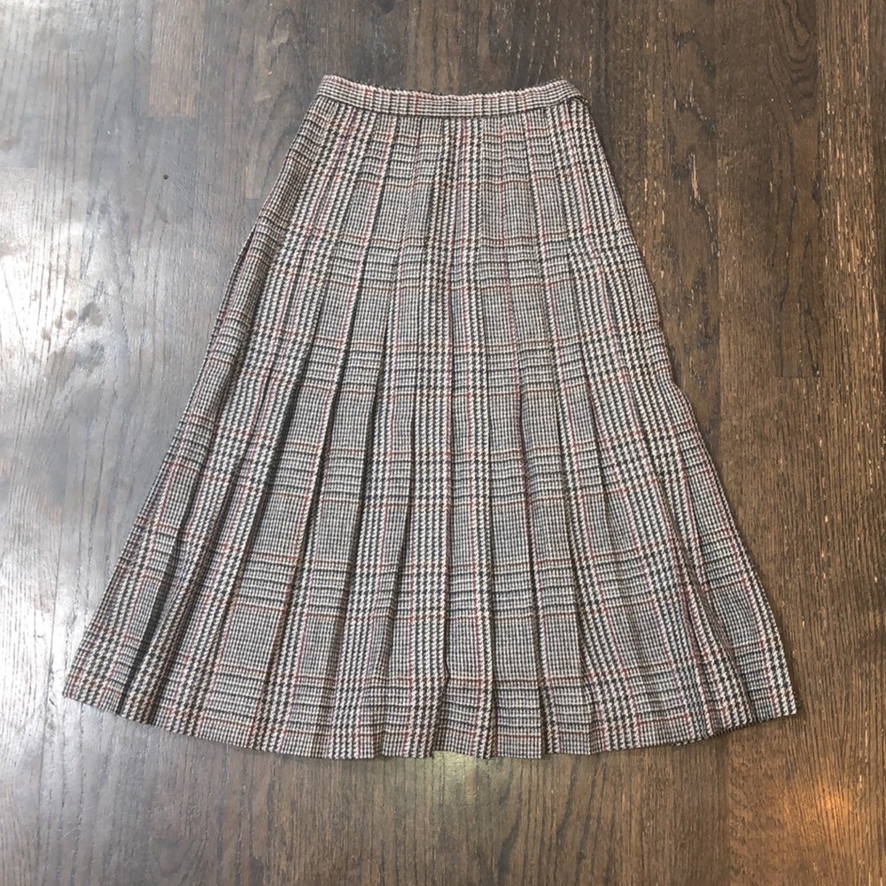 JH Collectibles Petites 100 percent pure wool Women Skirt Pleated